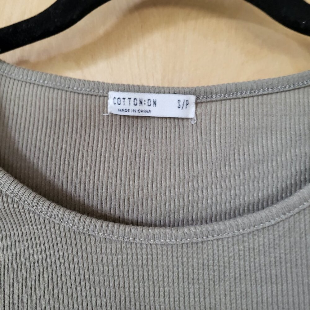 Lounging Bundle 2 Pieces: Gray Sweat Shorts and Sage Green Top Size Small - Picture 11 of 12